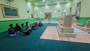 PAC GP Ansor saat melakukan ziaroh muasis NU dan Makam Pahlawan, Senin (17/8/2026)