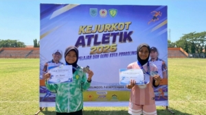 Dua Siswi MI NU Hidayatul Ula Raih Prestasi di Kejurkot Atletik Probolinggo 2026