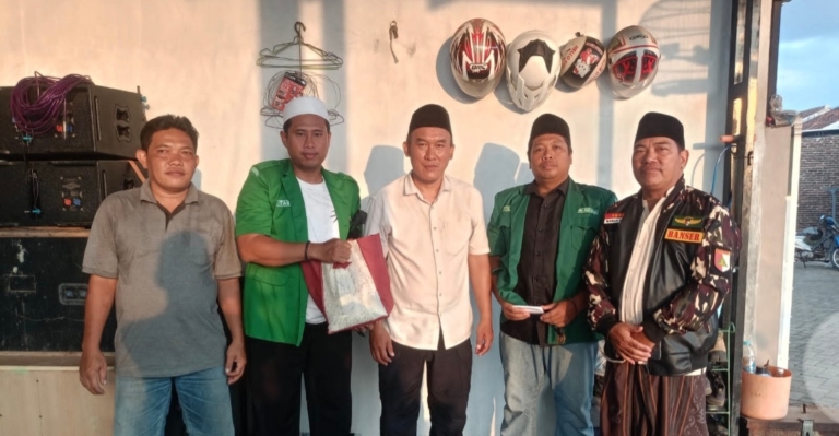 Wujud Kepedulian Sosial, Kader Ansor Kedopok Takziah ke Rumah Duka Korban Karhutla Bromo